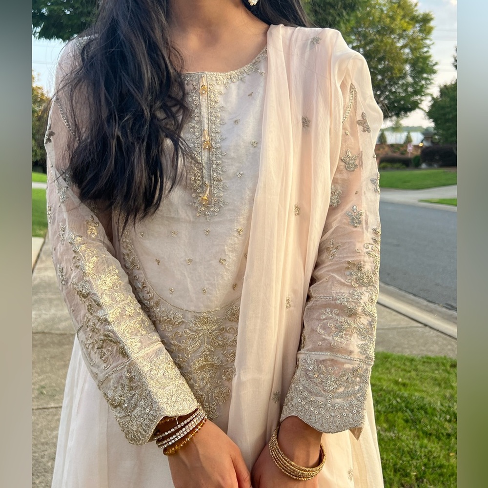 She Posh | Pakistan | Elegant Embroidered 3 piece Outfit